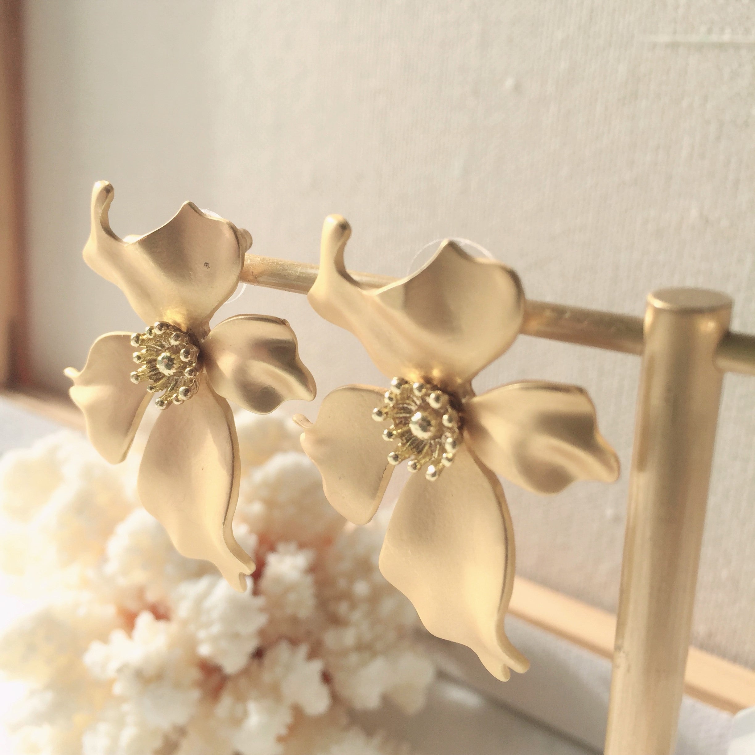 Golden Petal earrings